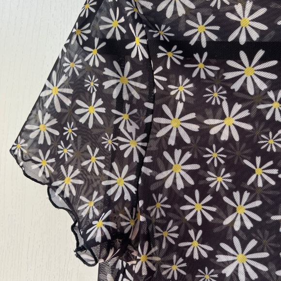 Divided Black and White Floral Crop Top - Picture 2 of 4